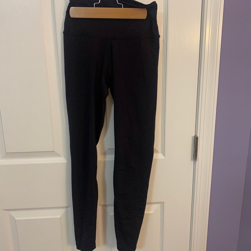 NWOT mid waisted black cropped leggings
